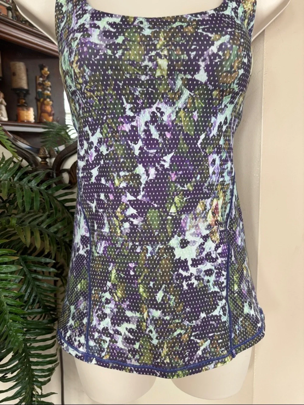 Lululemon Amala Tank Top Floral Sleeveless Scoop Neck Built-In Bra Purple Green
